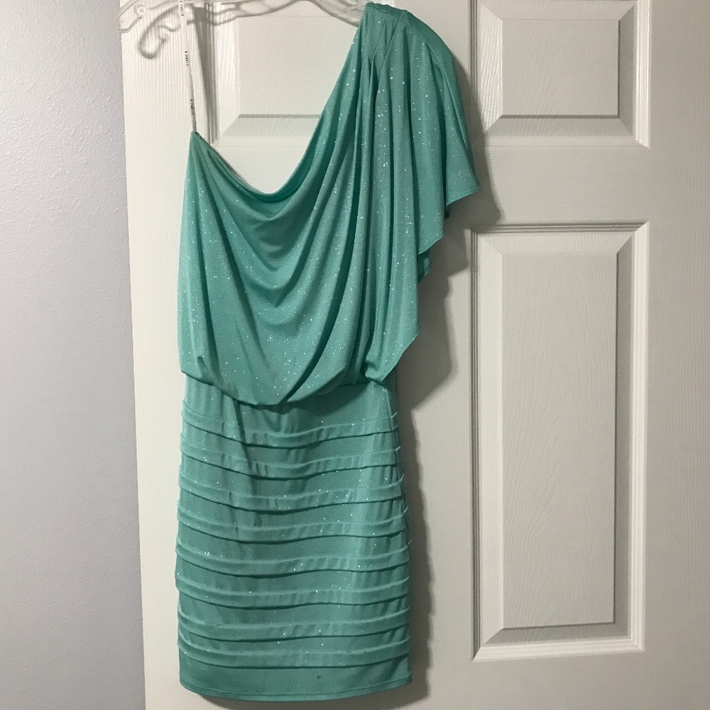 🎈Gorgeous  Glittery Green Party Dress🎊